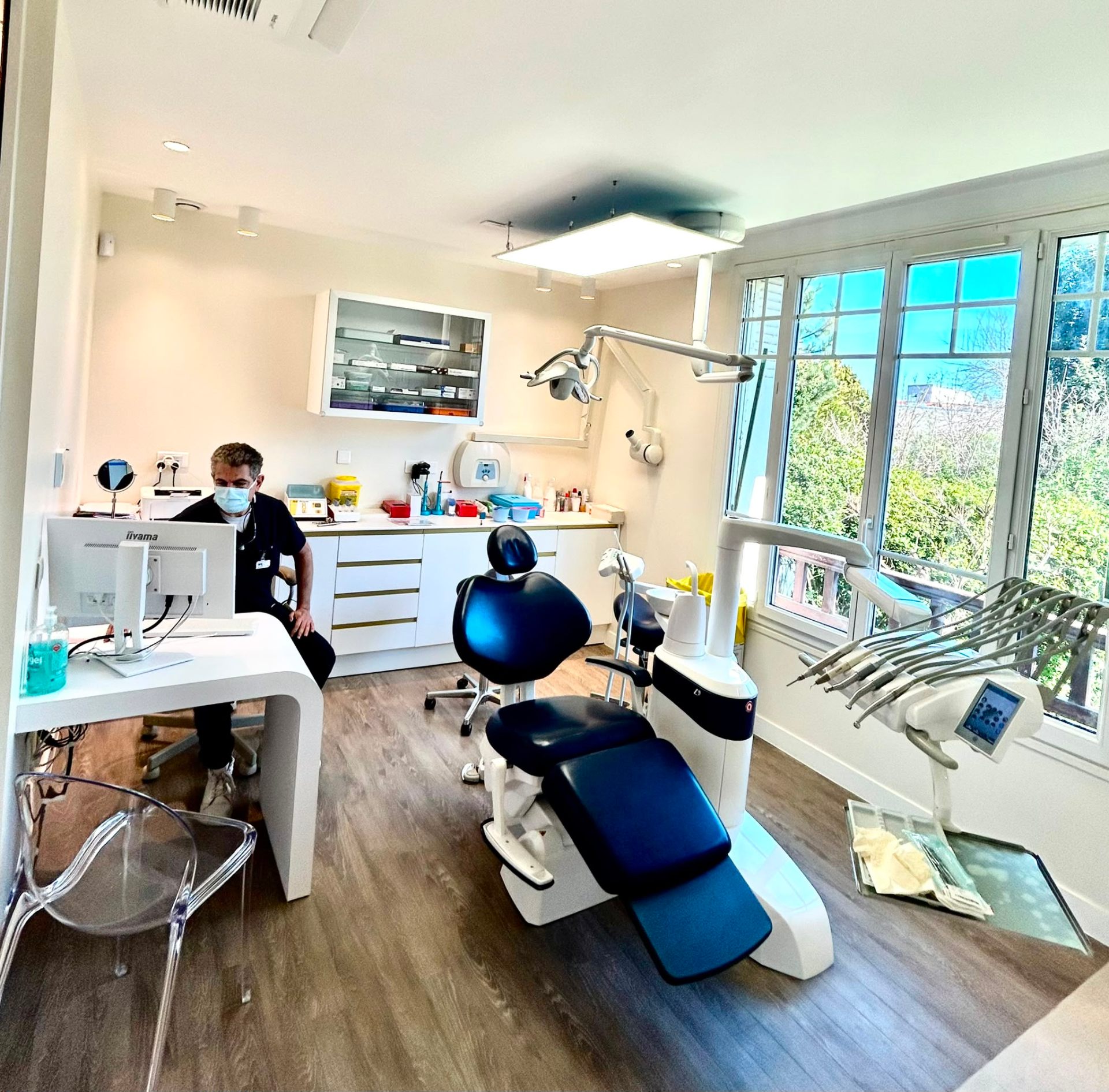 Salle de soins dentaires équipée au Cabinet Dentaire de Villeneuve-le-Roi (94290)
