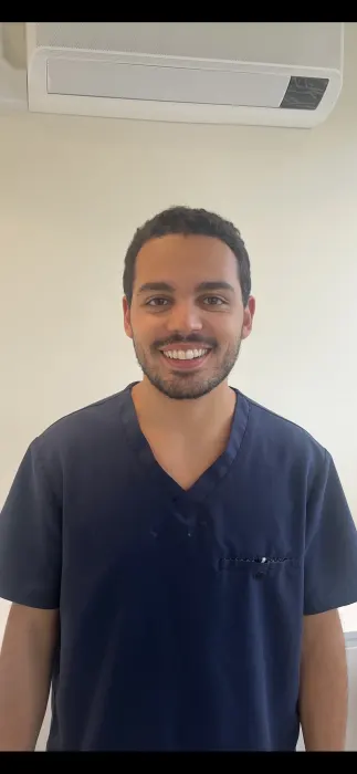 Portrait du Dr Nathan Salem, chirurgien-dentiste à Villeneuve-le-Roi